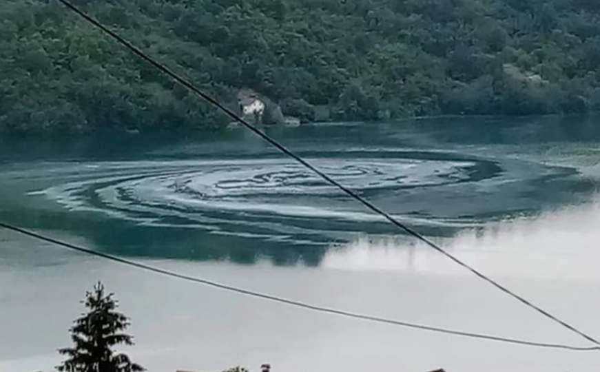 Čudna pojava na Jablaničkom jezeru: "Treba uzeti brašna za svaki slučaj"